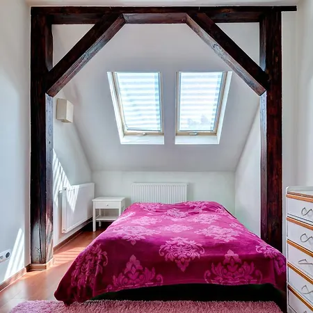 3 City - Attic Apartment